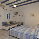 George's Paros 3*