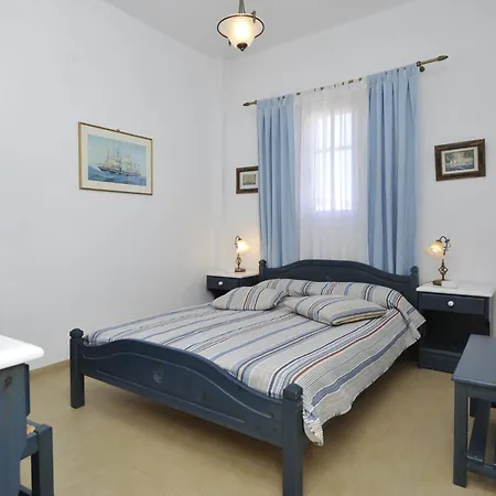 George's Paros Alikí