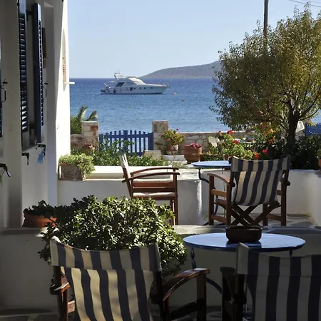 George's Paros 3*