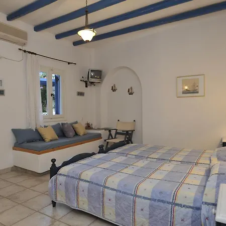 George's Paros 3*