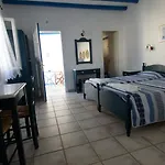 Apart Otel George's Paros 3*
