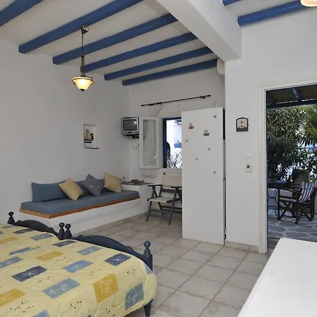 George's Paros Lägenhetshotell Alikí
