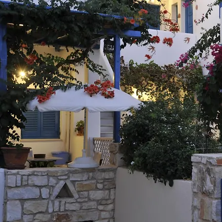 George's Paros Lägenhetshotell