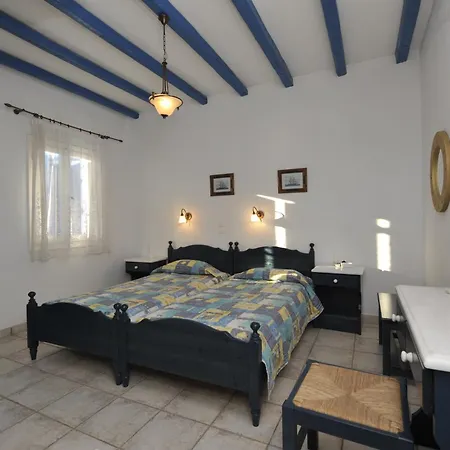 George's Paros アパートホテル 3*