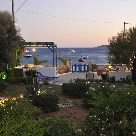 George's Paros 3*