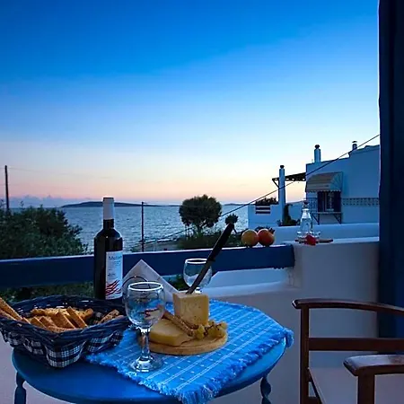 George's Paros Aparthotel Alikí