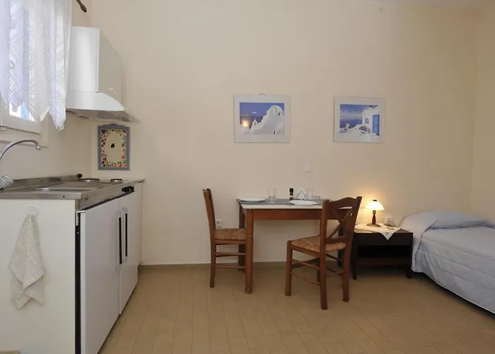 George's Paros Aparthotel Alikí