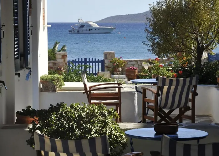 George's Paros 3*