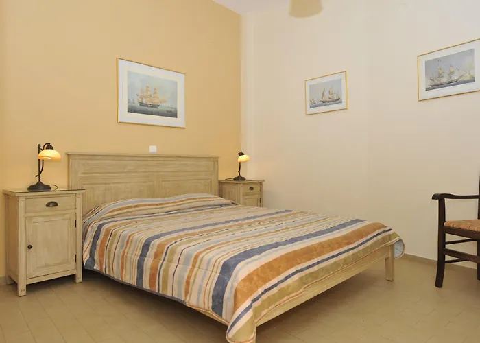 George's Paros Alikí