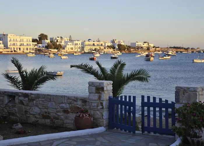 George's Paros Apartmanhotel 3*